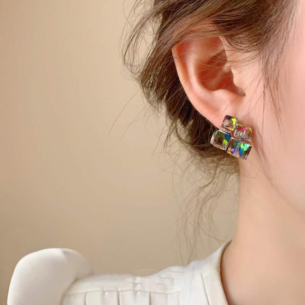 Light Luxury Design Sense Geometric Square Earrings New Temperament Three-dimensional Diamond Square Sugar Crystal Earrings