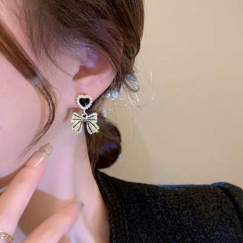 Love Pearl Bow Stud Earrings High-end Earrings