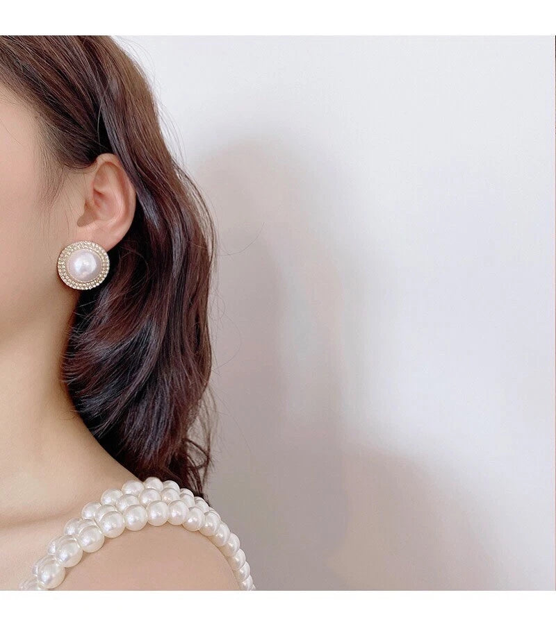 Silver Plated Artificial Stones And Beads Circular Shape Studs