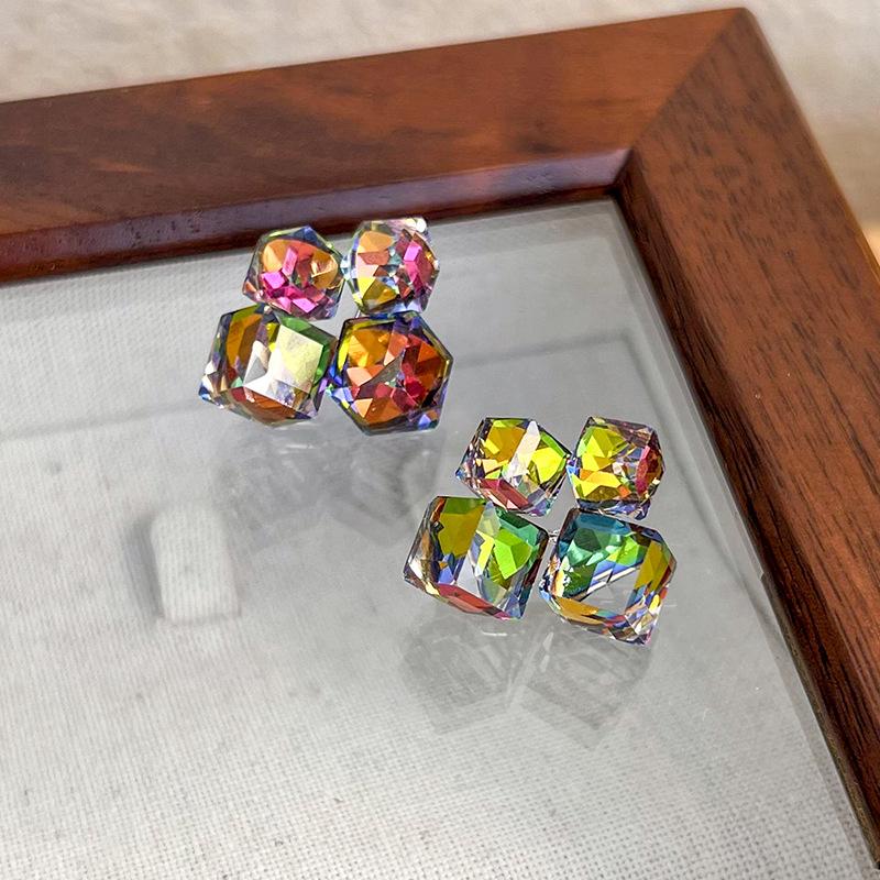 Light Luxury Design Sense Geometric Square Earrings New Temperament Three-dimensional Diamond Square Sugar Crystal Earrings