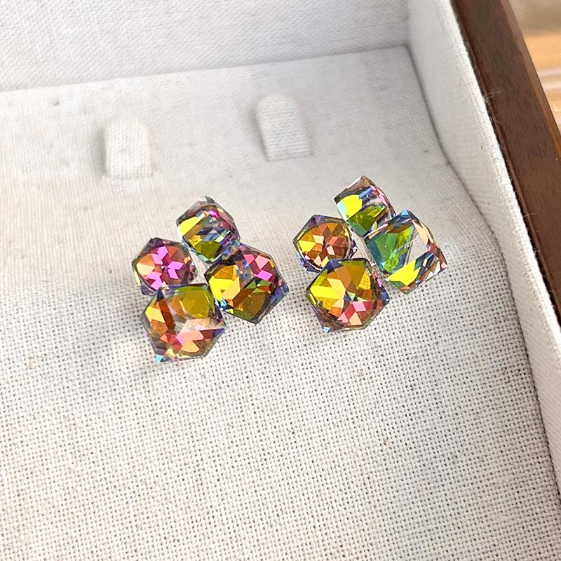 Light Luxury Design Sense Geometric Square Earrings New Temperament Three-dimensional Diamond Square Sugar Crystal Earrings