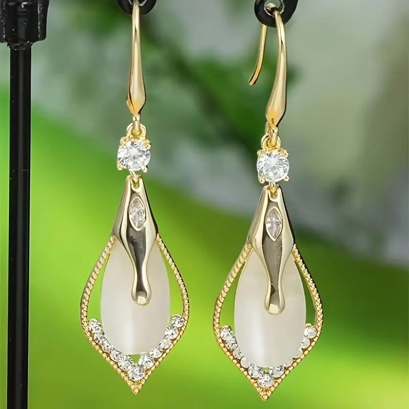 Women's Elegant Geometric Rhombus Earrings - Tear-drop teardrop Shape
